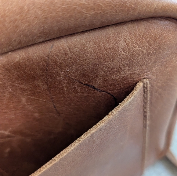 Madewell The Larger Transport Camera Bag in English Saddle - Picture 4 of 11